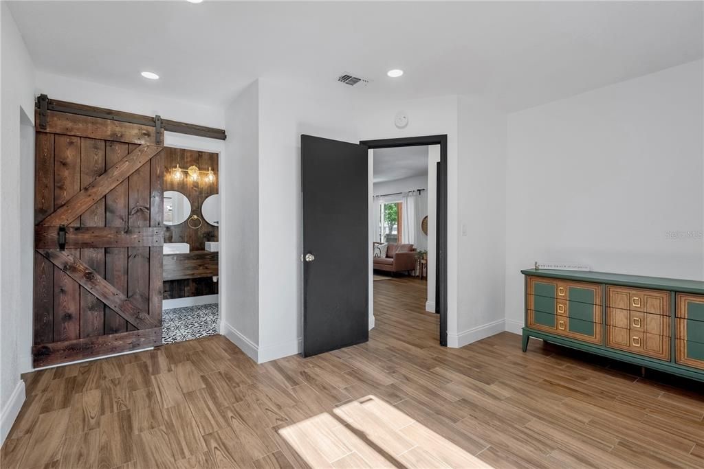 For Sale: $339,000 (2 beds, 1 baths, 947 Square Feet)