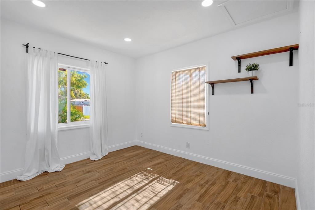 For Sale: $339,000 (2 beds, 1 baths, 947 Square Feet)