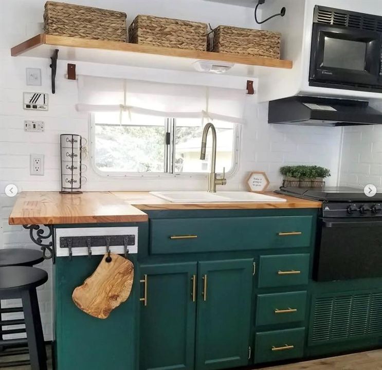 For Sale: $339,000 (2 beds, 1 baths, 947 Square Feet)