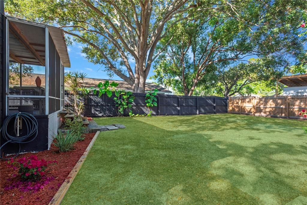 For Sale: $339,000 (2 beds, 1 baths, 947 Square Feet)