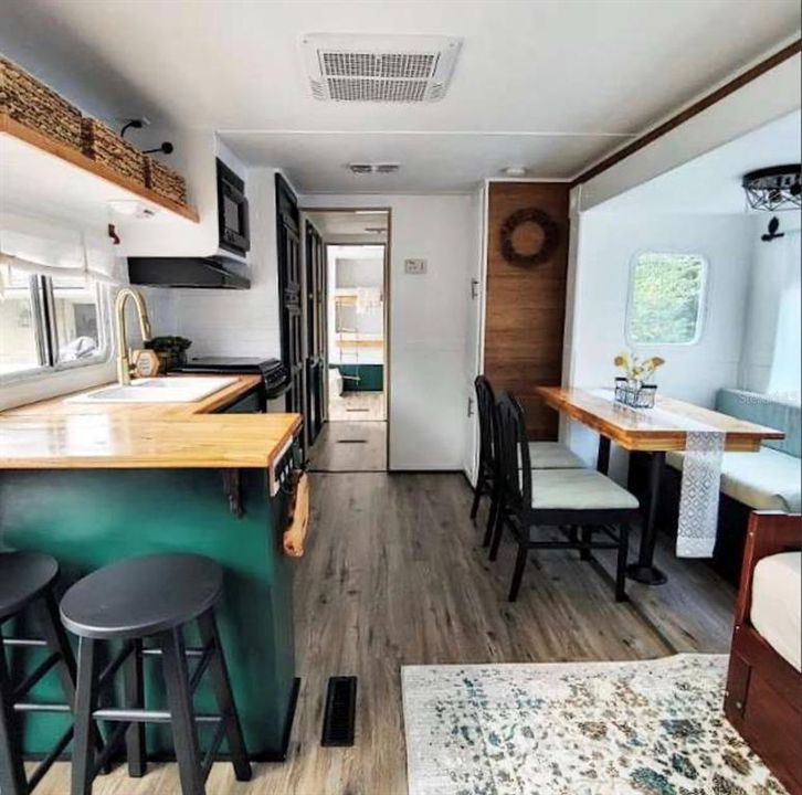 For Sale: $339,000 (2 beds, 1 baths, 947 Square Feet)