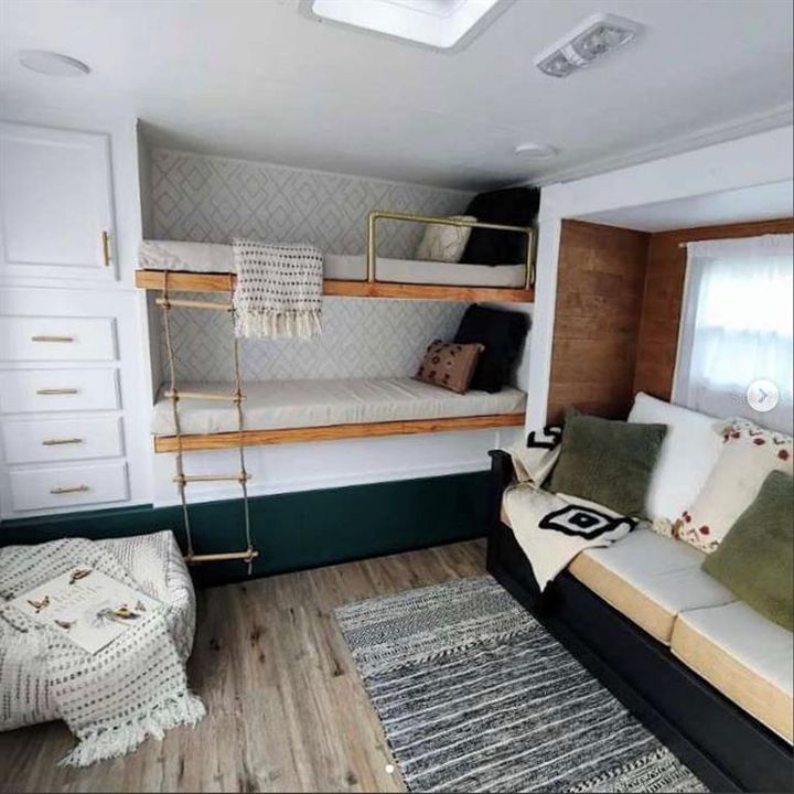 For Sale: $339,000 (2 beds, 1 baths, 947 Square Feet)