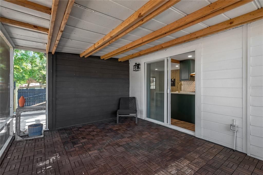 For Sale: $339,000 (2 beds, 1 baths, 947 Square Feet)