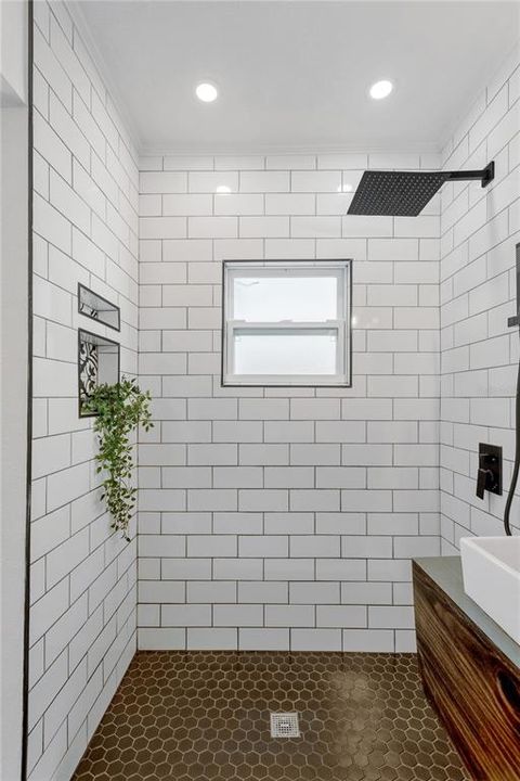 For Sale: $339,000 (2 beds, 1 baths, 947 Square Feet)