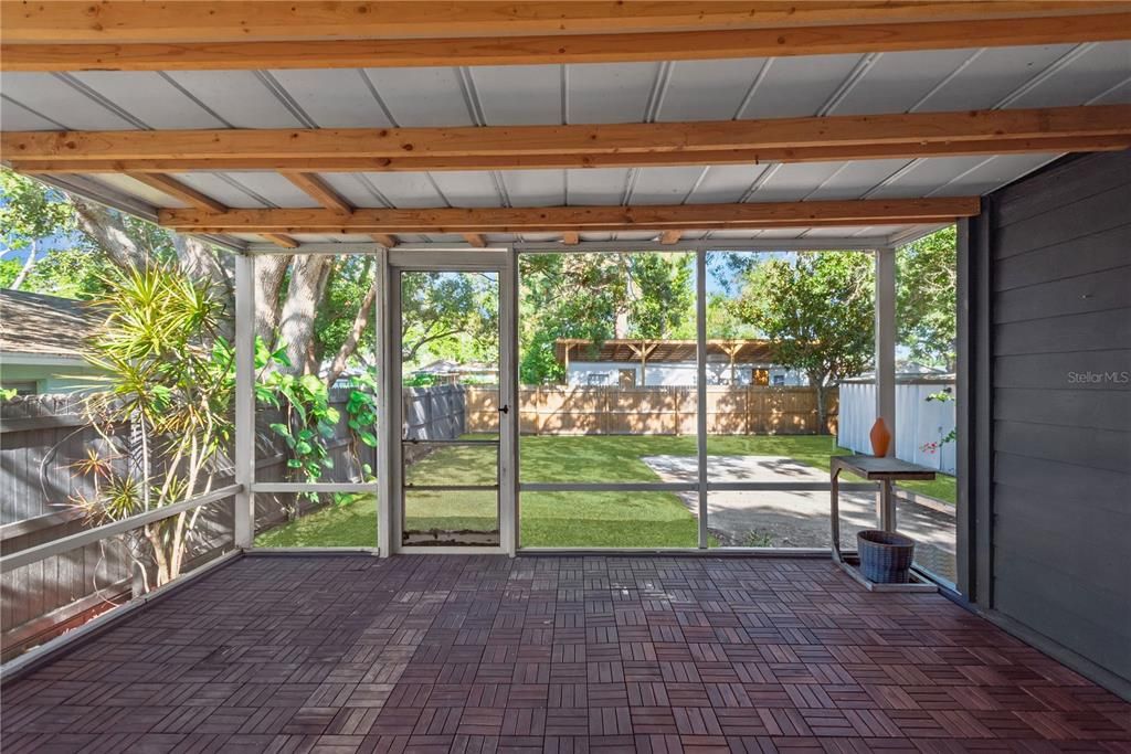 For Sale: $339,000 (2 beds, 1 baths, 947 Square Feet)