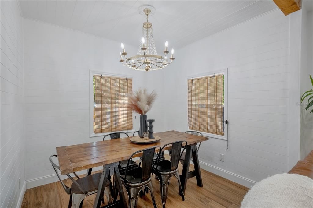 For Sale: $339,000 (2 beds, 1 baths, 947 Square Feet)