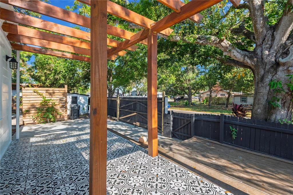 For Sale: $339,000 (2 beds, 1 baths, 947 Square Feet)