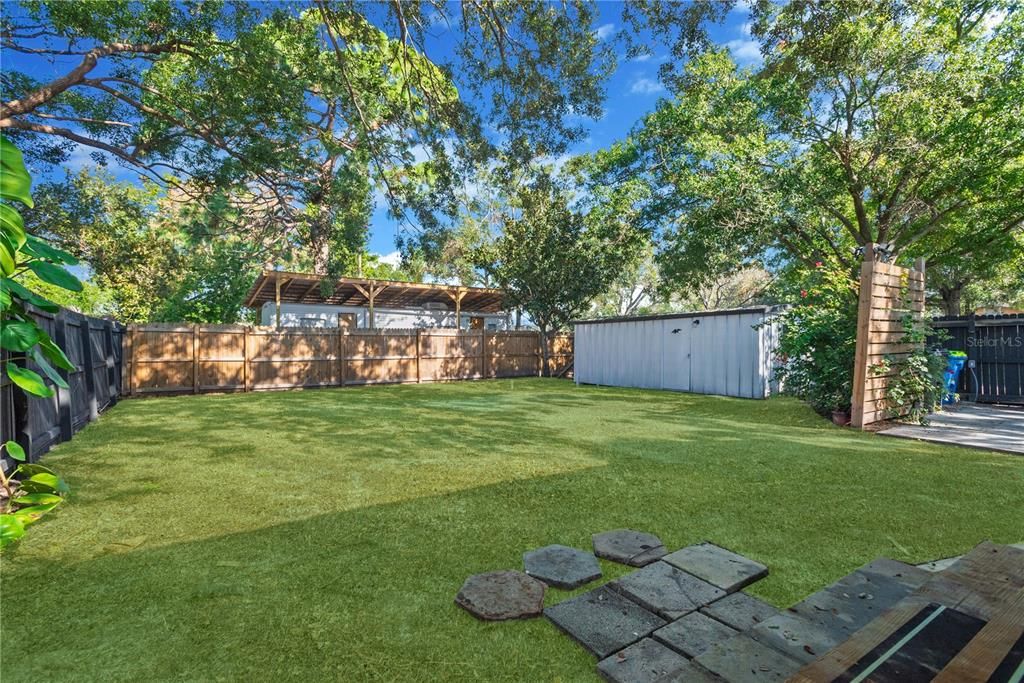 For Sale: $339,000 (2 beds, 1 baths, 947 Square Feet)