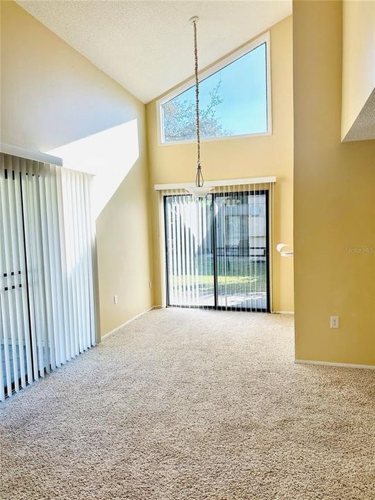 For Sale: $250,000 (3 beds, 3 baths, 1313 Square Feet)