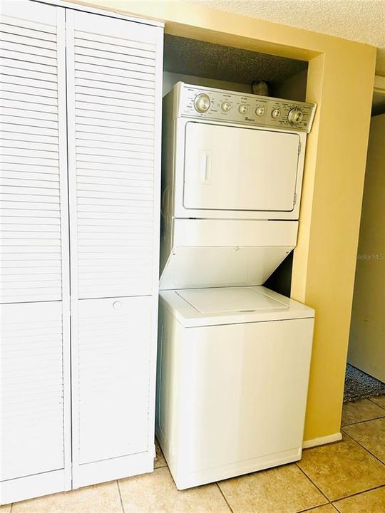 For Sale: $250,000 (3 beds, 3 baths, 1313 Square Feet)