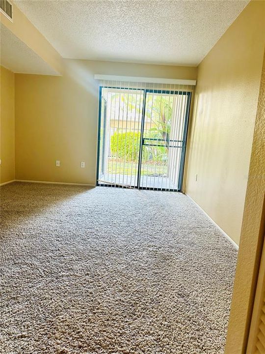 For Sale: $250,000 (3 beds, 3 baths, 1313 Square Feet)