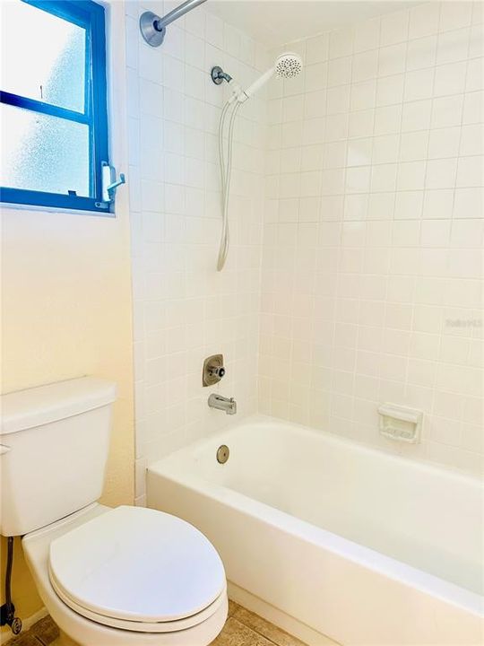 For Sale: $250,000 (3 beds, 3 baths, 1313 Square Feet)