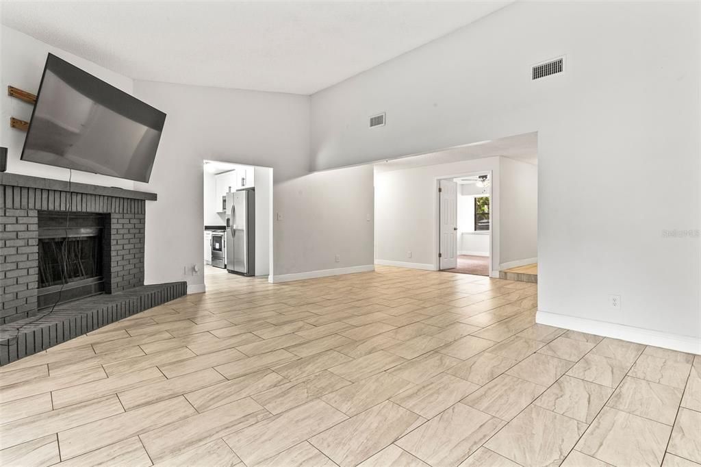 For Rent: $2,650 (3 beds, 2 baths, 1792 Square Feet)