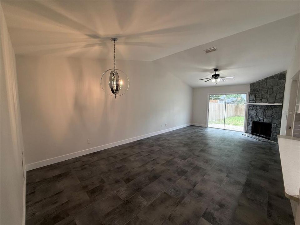 Active With Contract: $295,000 (3 beds, 2 baths, 1214 Square Feet)