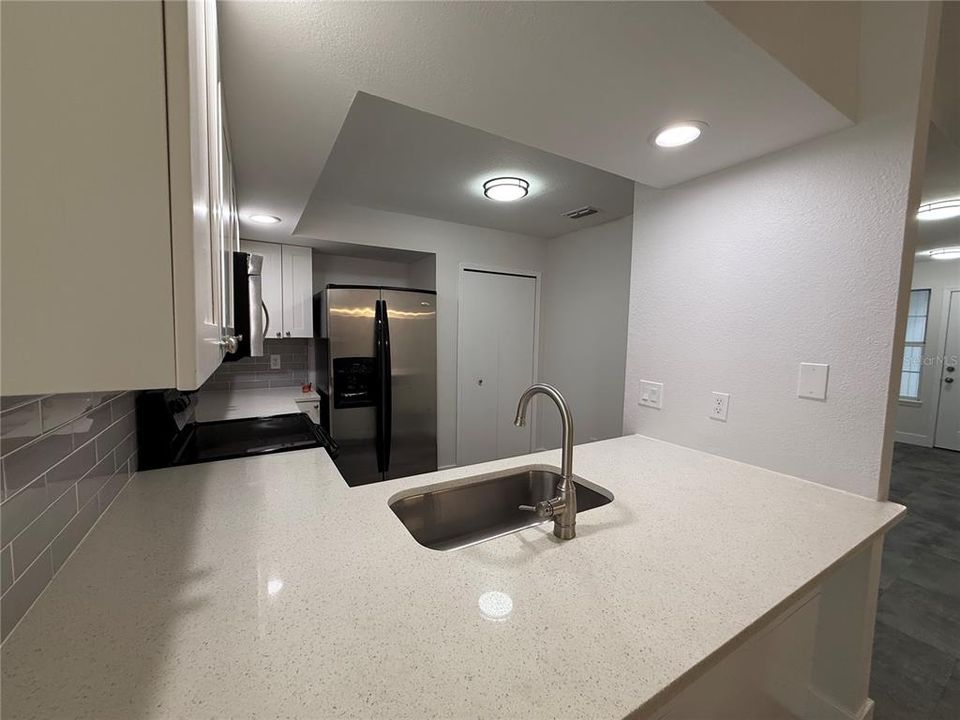 Active With Contract: $295,000 (3 beds, 2 baths, 1214 Square Feet)