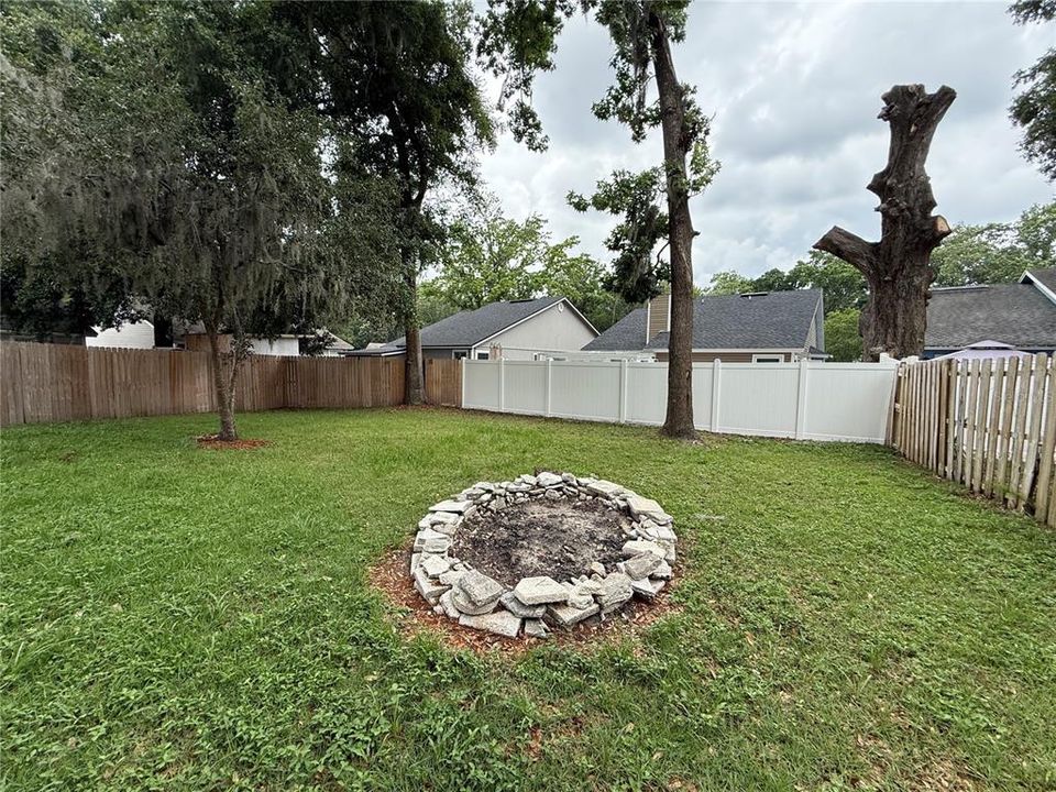 Active With Contract: $295,000 (3 beds, 2 baths, 1214 Square Feet)