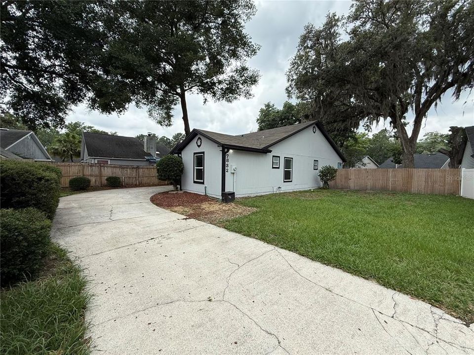 Active With Contract: $295,000 (3 beds, 2 baths, 1214 Square Feet)