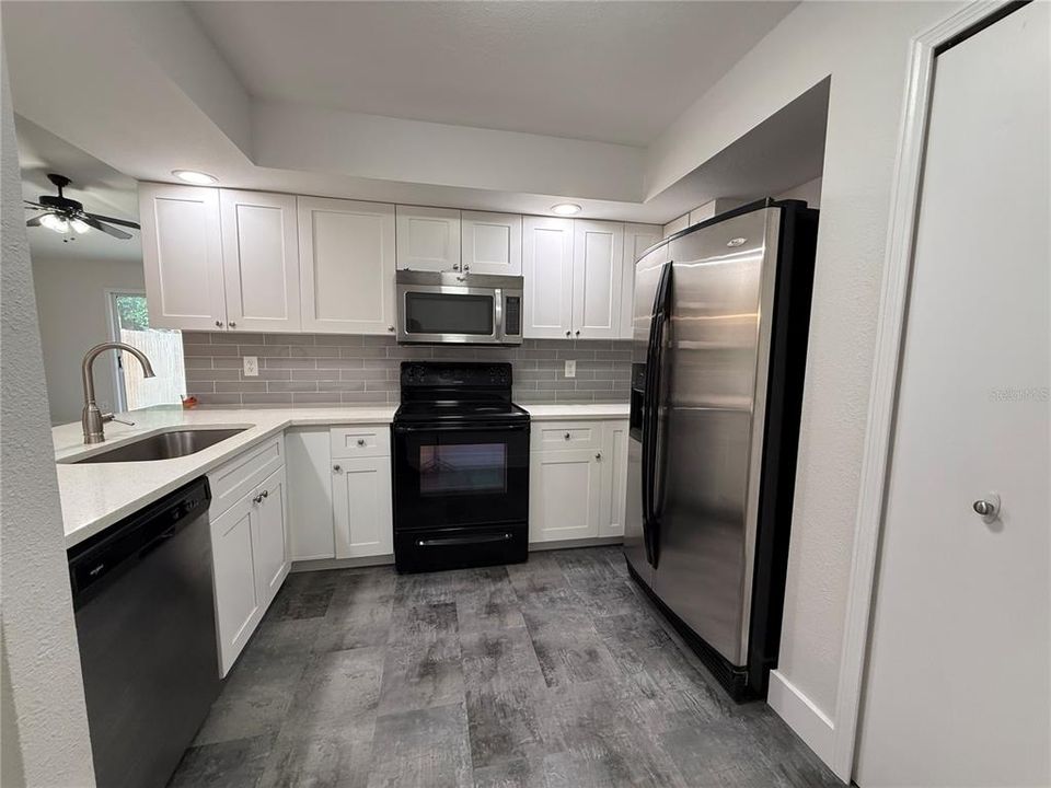 Active With Contract: $295,000 (3 beds, 2 baths, 1214 Square Feet)