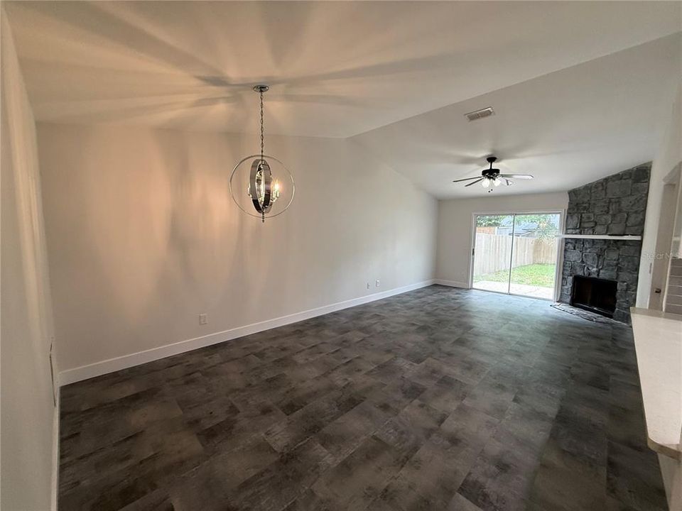 Active With Contract: $295,000 (3 beds, 2 baths, 1214 Square Feet)