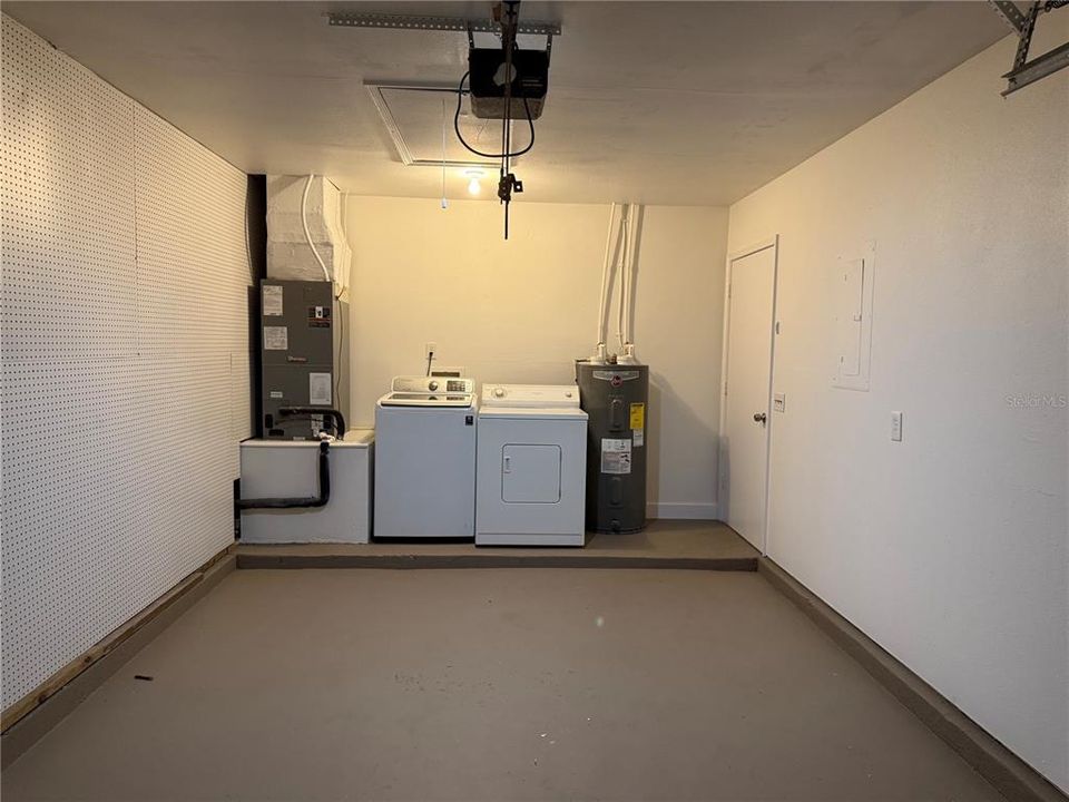 Active With Contract: $295,000 (3 beds, 2 baths, 1214 Square Feet)