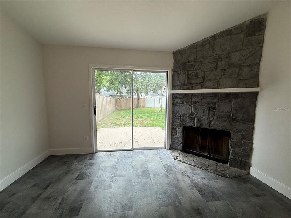 Active With Contract: $295,000 (3 beds, 2 baths, 1214 Square Feet)