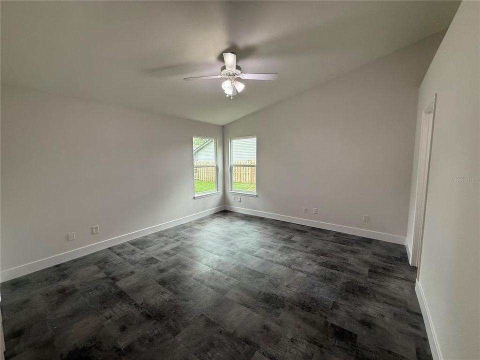 Active With Contract: $295,000 (3 beds, 2 baths, 1214 Square Feet)