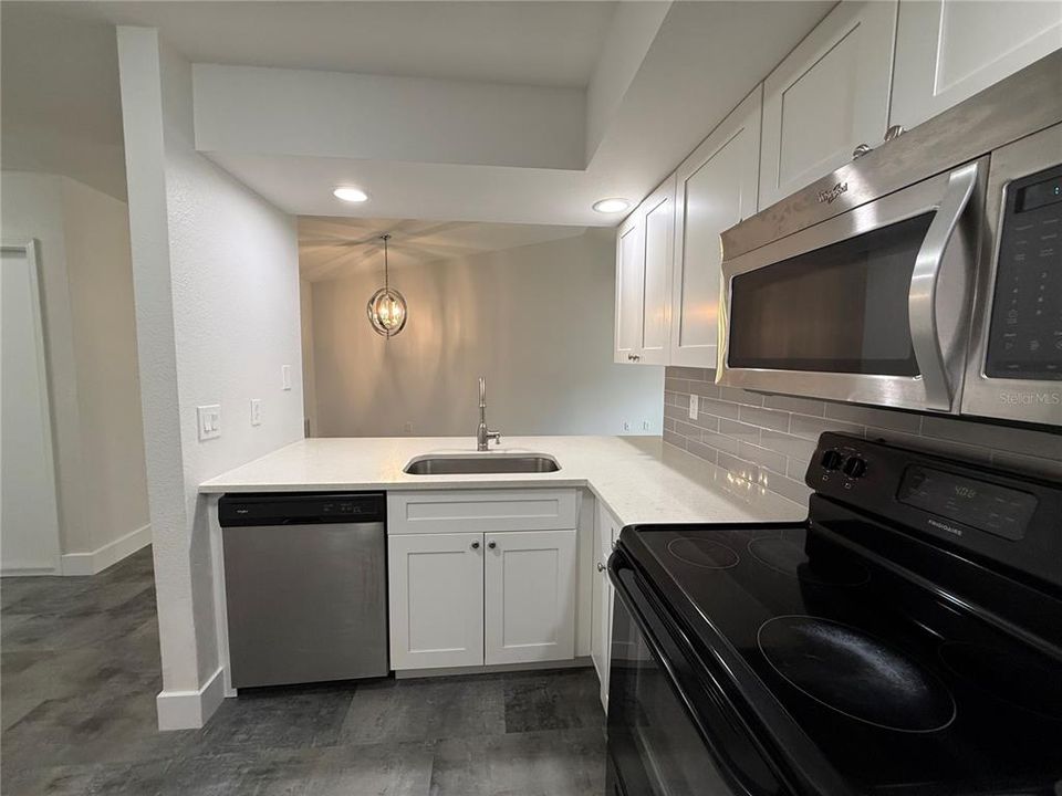 Active With Contract: $295,000 (3 beds, 2 baths, 1214 Square Feet)