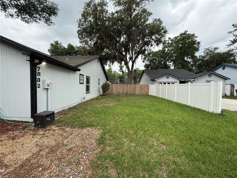 Active With Contract: $295,000 (3 beds, 2 baths, 1214 Square Feet)