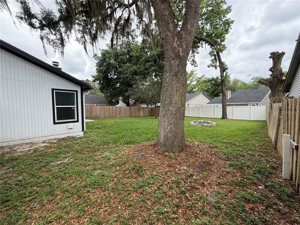 Active With Contract: $295,000 (3 beds, 2 baths, 1214 Square Feet)