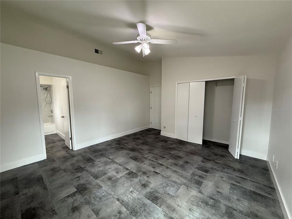 Active With Contract: $295,000 (3 beds, 2 baths, 1214 Square Feet)