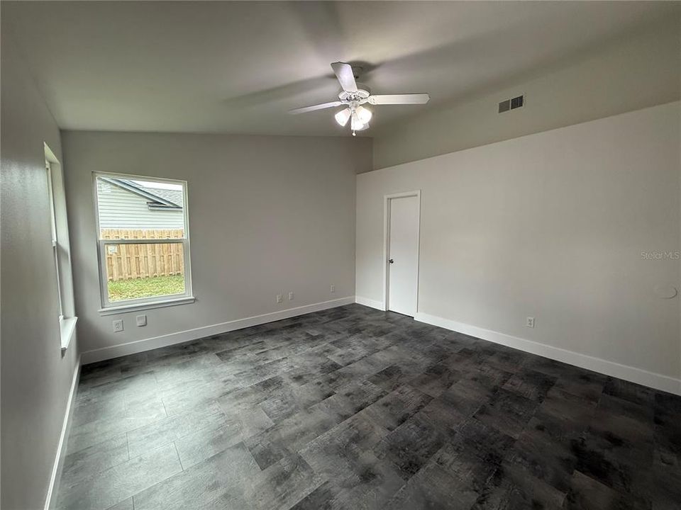 Active With Contract: $295,000 (3 beds, 2 baths, 1214 Square Feet)