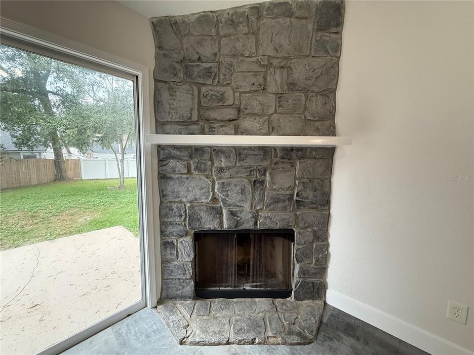 Active With Contract: $295,000 (3 beds, 2 baths, 1214 Square Feet)