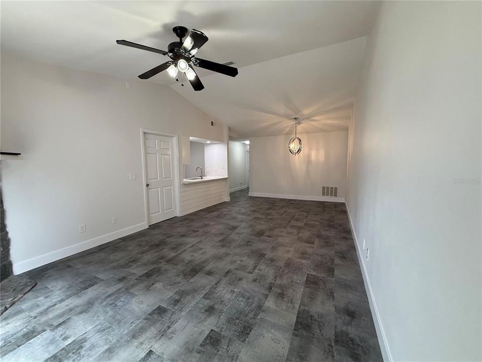 Active With Contract: $295,000 (3 beds, 2 baths, 1214 Square Feet)