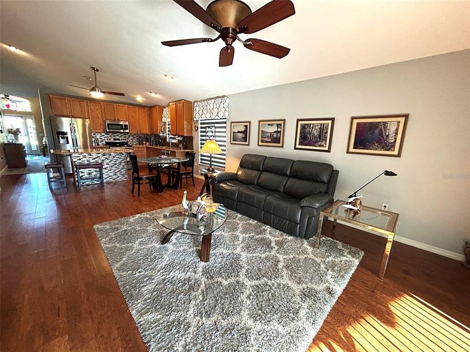 待售: $439,000 (3 贝兹, 2 浴室, 2032 平方英尺)