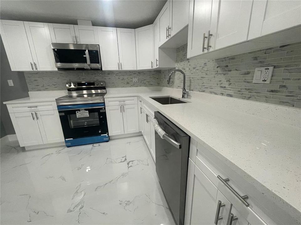 待售: $325,000 (3 贝兹, 2 浴室, 1252 平方英尺)