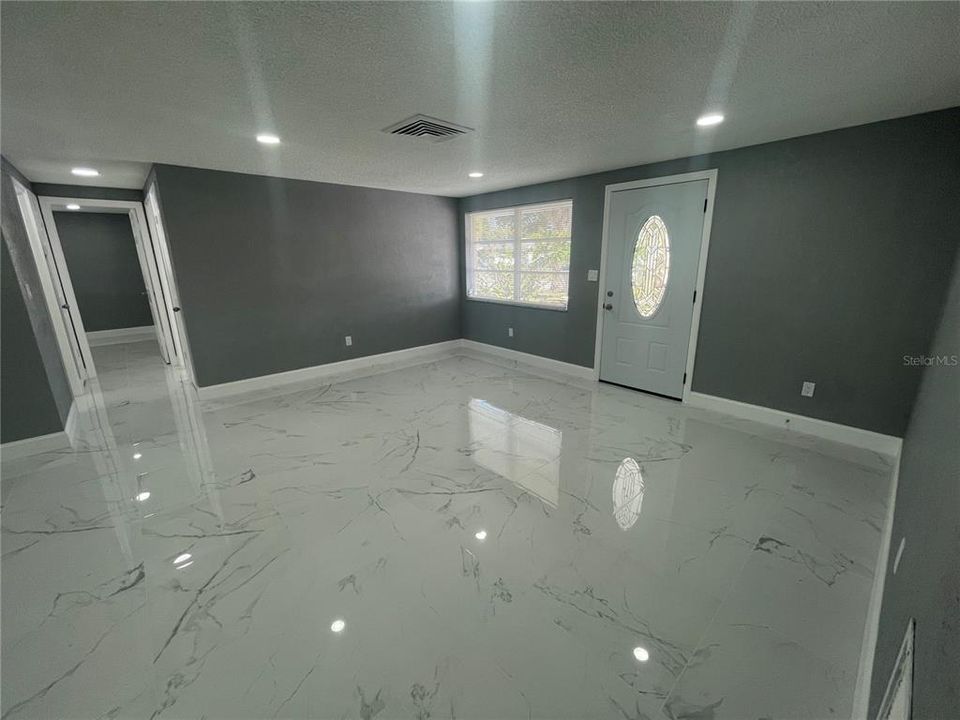 待售: $325,000 (3 贝兹, 2 浴室, 1252 平方英尺)