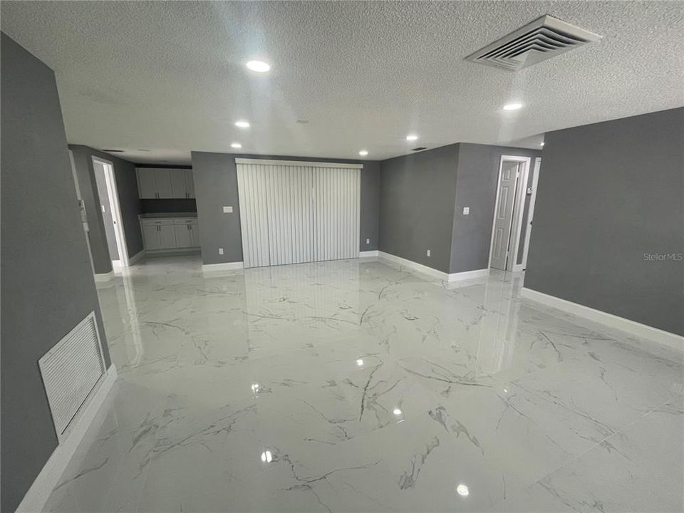 待售: $325,000 (3 贝兹, 2 浴室, 1252 平方英尺)