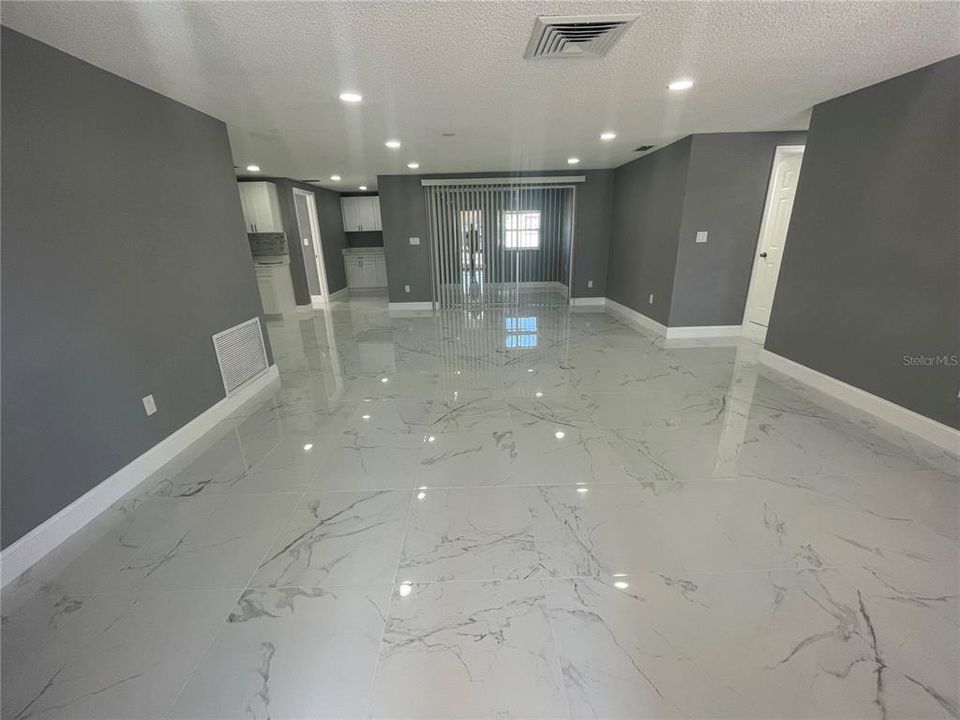 待售: $325,000 (3 贝兹, 2 浴室, 1252 平方英尺)