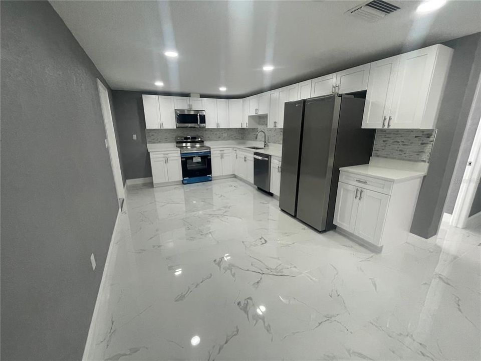 待售: $325,000 (3 贝兹, 2 浴室, 1252 平方英尺)