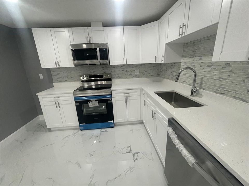 待售: $325,000 (3 贝兹, 2 浴室, 1252 平方英尺)