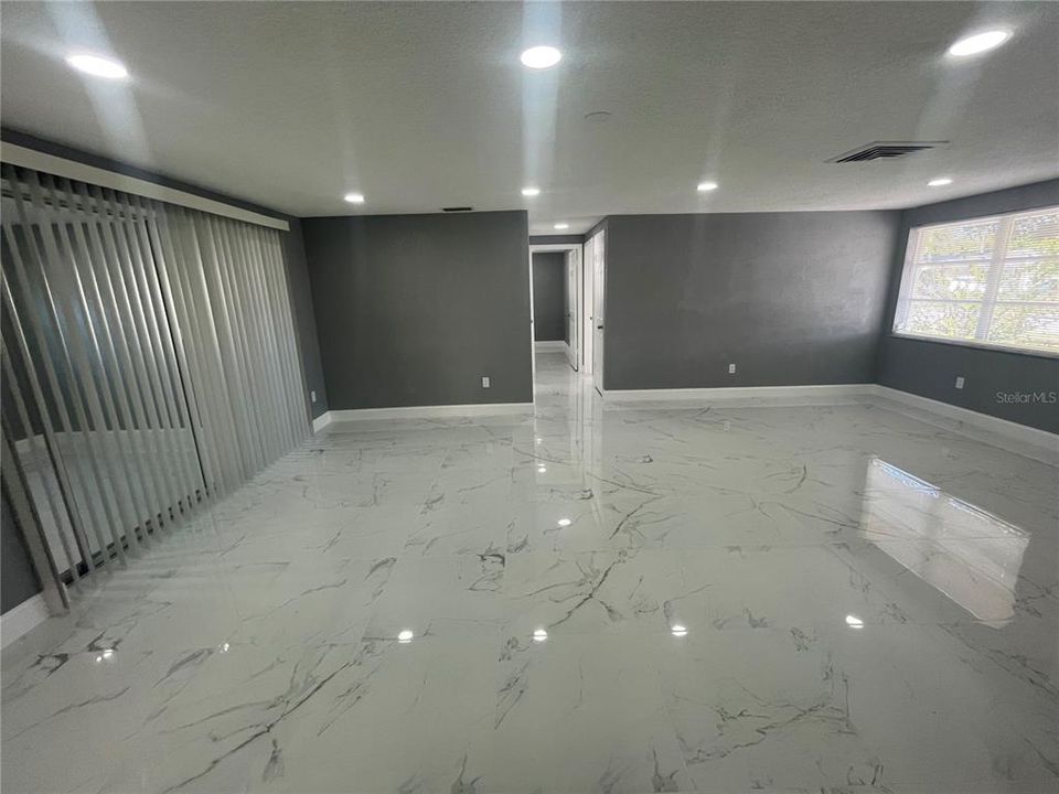 待售: $325,000 (3 贝兹, 2 浴室, 1252 平方英尺)