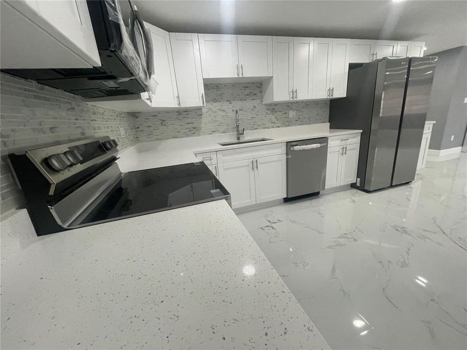 待售: $325,000 (3 贝兹, 2 浴室, 1252 平方英尺)