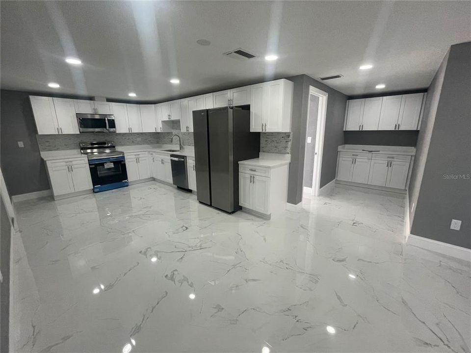 待售: $325,000 (3 贝兹, 2 浴室, 1252 平方英尺)