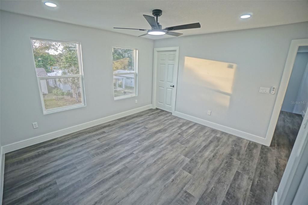 For Sale: $319,000 (4 beds, 3 baths, 1656 Square Feet)