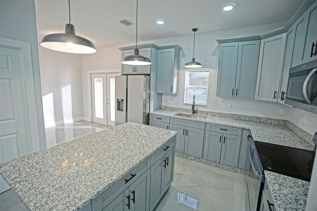 For Sale: $319,000 (4 beds, 3 baths, 1656 Square Feet)