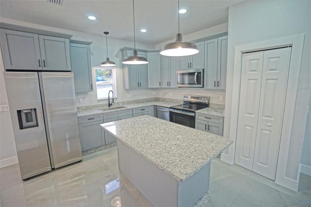 For Sale: $319,000 (4 beds, 3 baths, 1656 Square Feet)