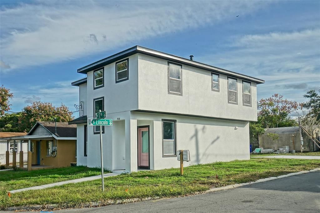 For Sale: $319,000 (4 beds, 3 baths, 1656 Square Feet)