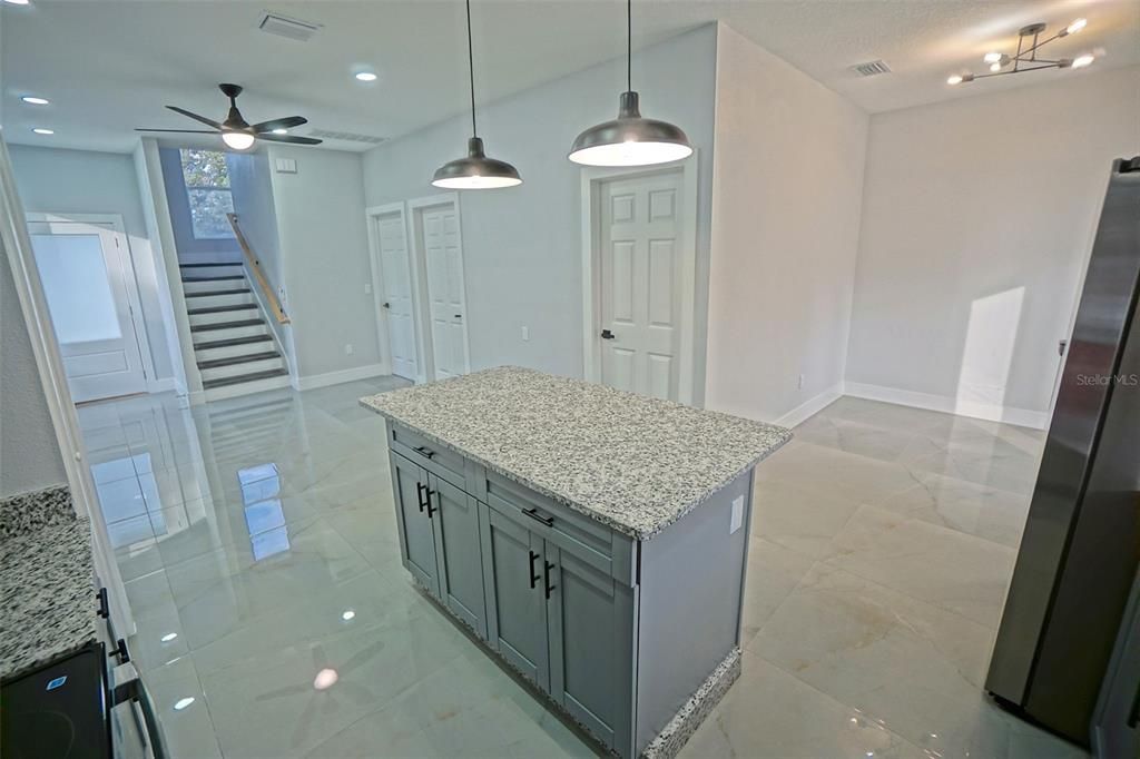 For Sale: $319,000 (4 beds, 3 baths, 1656 Square Feet)