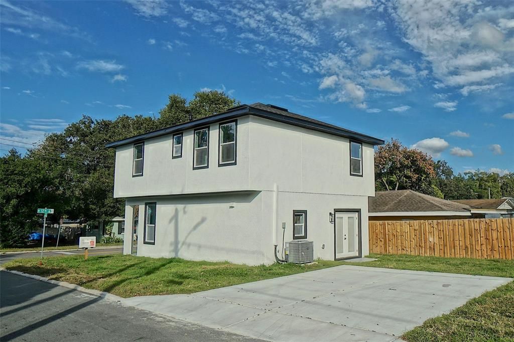 For Sale: $319,000 (4 beds, 3 baths, 1656 Square Feet)