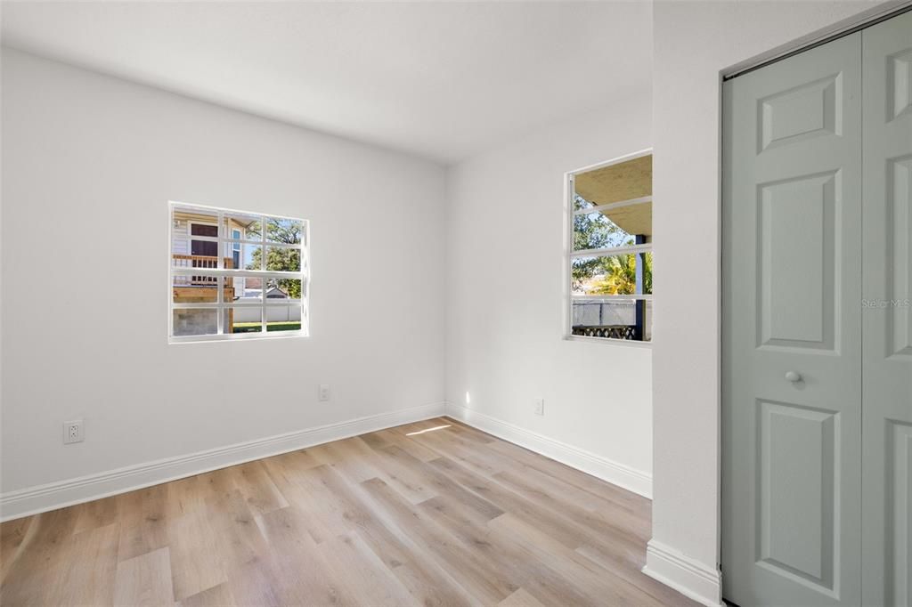 На продажу: $285,000 (3 спален, 2 ванн, 1122 Квадратных фут)